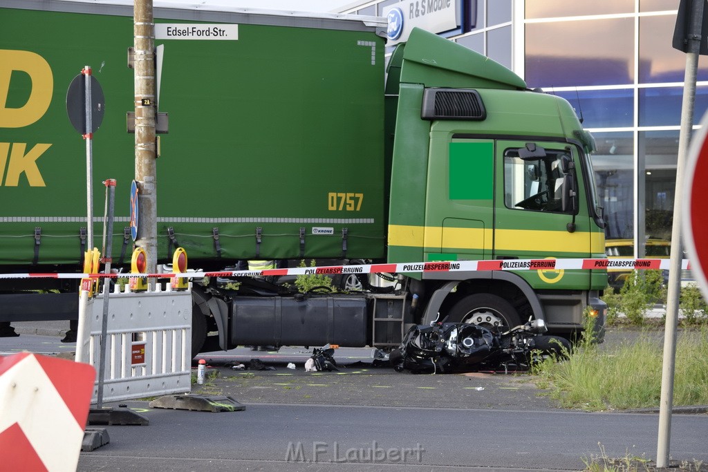 Schwerer Motorrad Unfall Feldkassel Robert Boschstr Edsel Fordstr P046.JPG - Miklos Laubert